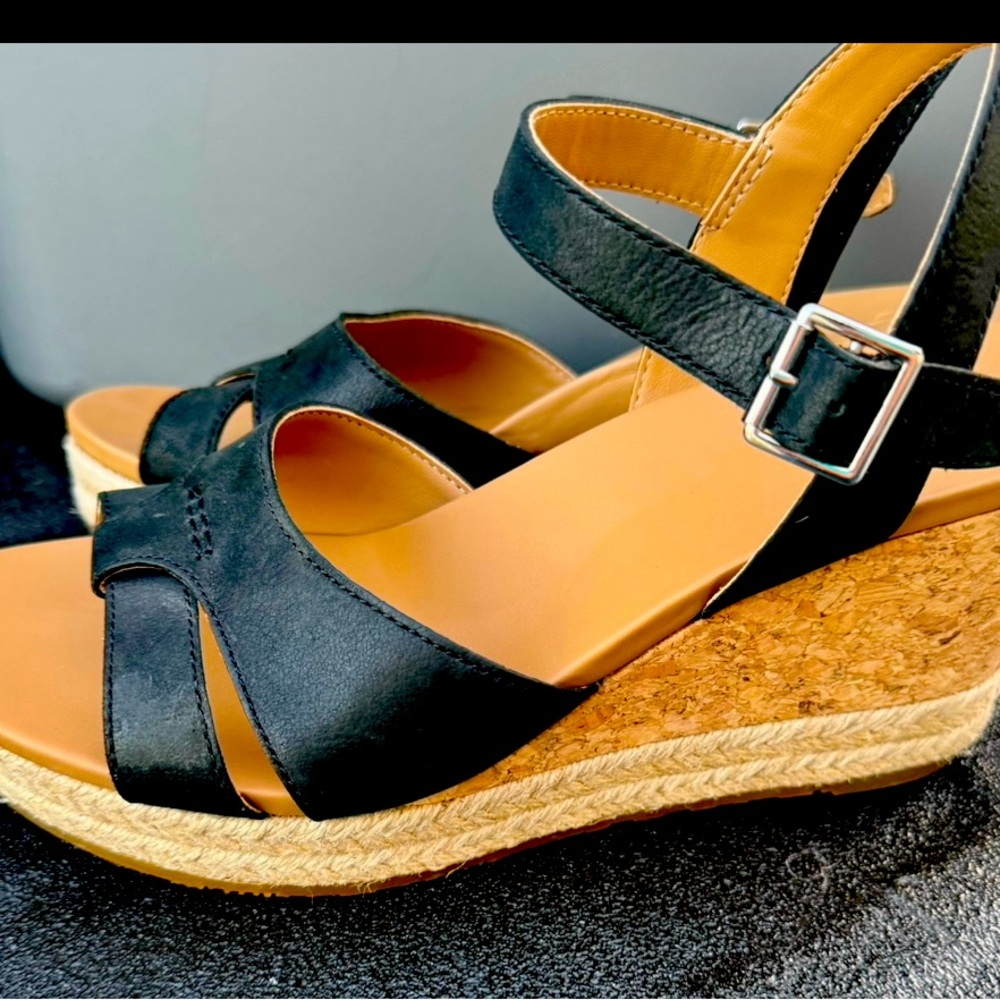 Super cute UGG Wedges. Size 6.5. Black & tan leather. New $150 & asking $60‼️ - Picture 3 of 5